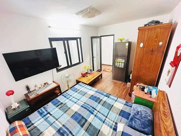 Một phòng ngủ ở bên trong ngôi nhà bán ngõ 160 Ái Mộ can-nha-so-7-trong-ngo-160-Ai-Mo-can-ban
