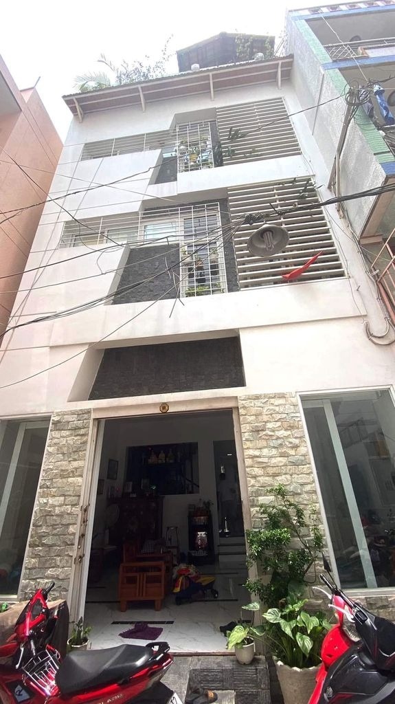 Bán Biệt Thự Bến Thành, Trung Tâm Quận 1, Gấp Bán Giảm Chào 5 Tỷ Còn 15 tỷ.