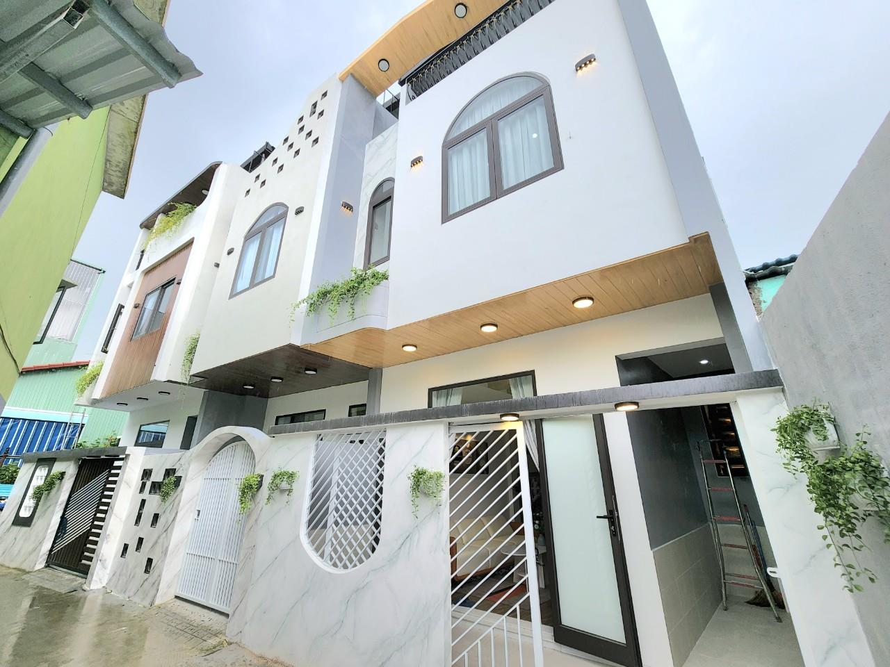 Khu vip Hoàng Hoa Thám, P7 - HXH 5m - 4*14m (56m2) - 5 tầng chỉ 5.9 tỷ