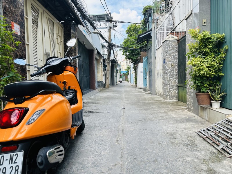 Bán Nhà Hẻm Ô tô Quận 4 - 65m2, 4 Tầng BTCT, Sân Thượng, Mới ở Ngay