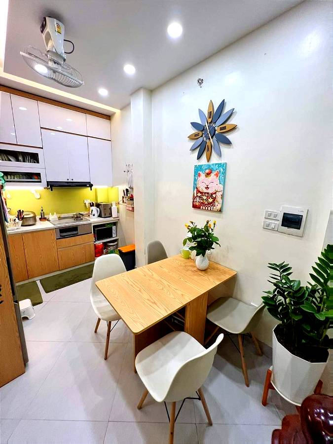 BÁN NHÀ PHỐ NGUYỄN PHONG SẮC: 42 m2, MT 6 m, ô tô vào, kinh doanh đỉnh.