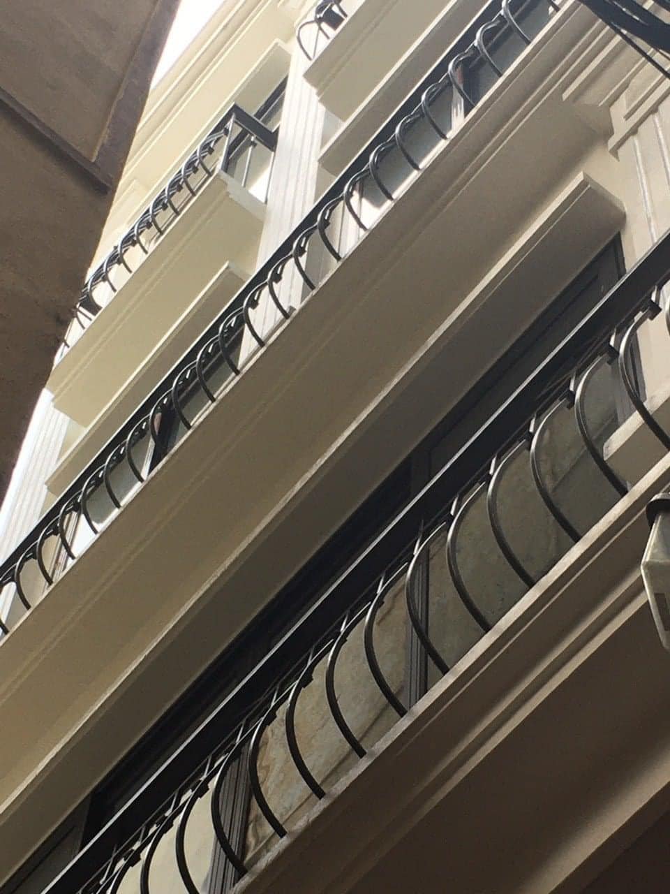 bán nhà đại từ hoàng mai phố- ngõ thẳng- nhà còn mới nguyên 5 tầng giá nhỉnh 4 tỷ nội thất cao cấp