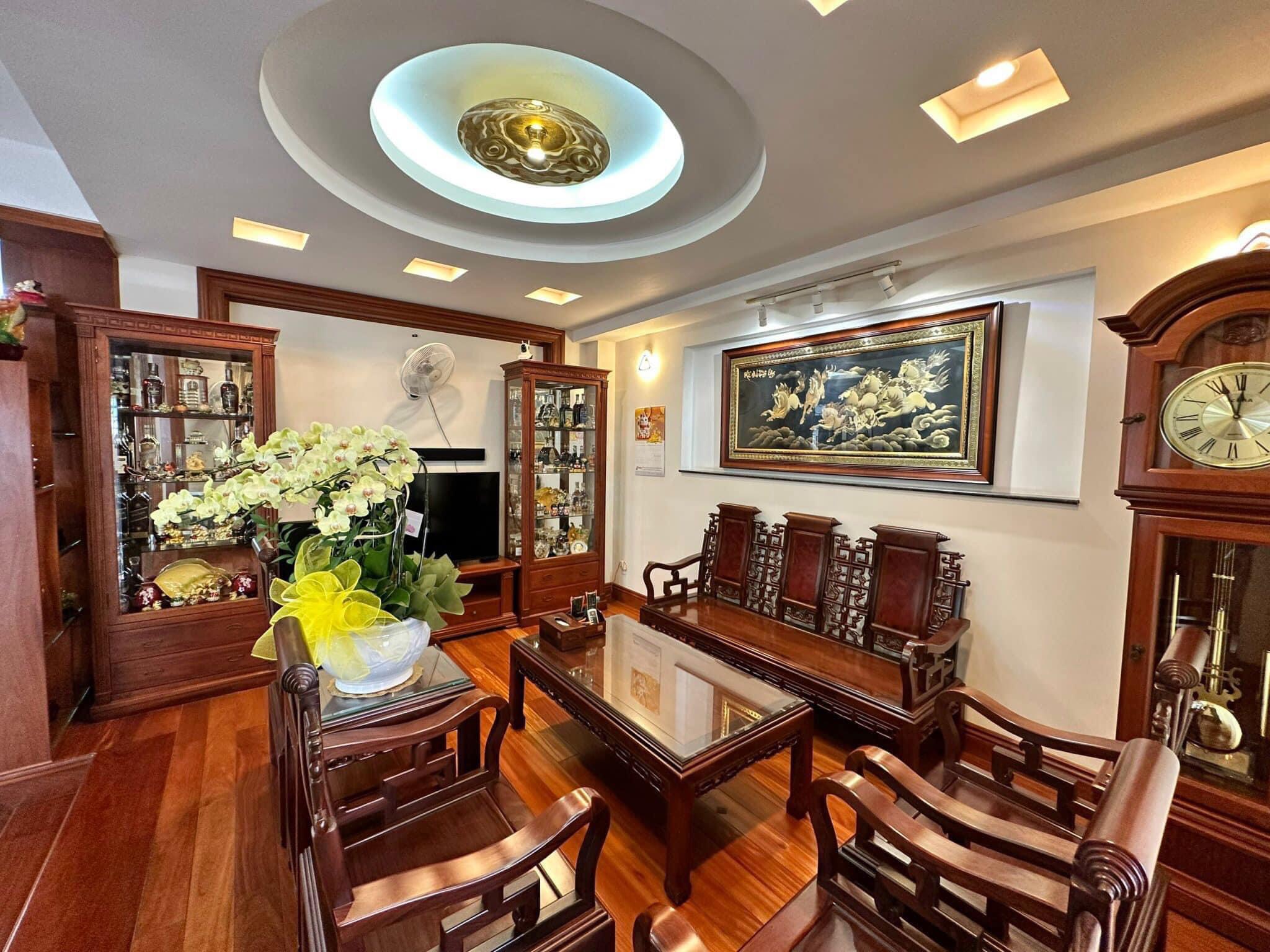 Đẹp Ngỡ Ngàng, Liền Kề Văn Quán, 100m, giá tốt 12.6 tỷ