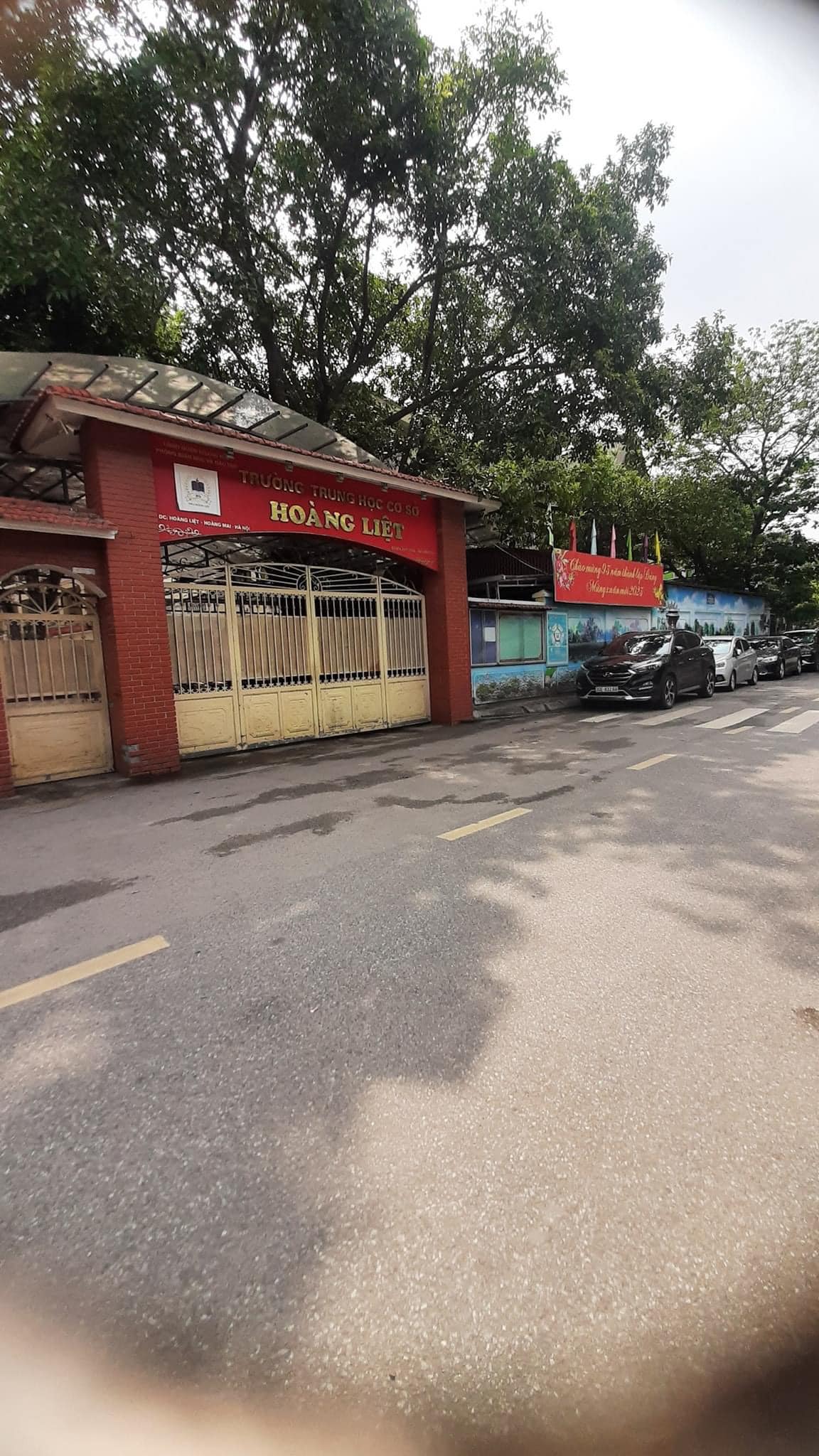 bán nhà hoàng liệt - hoàng mai - lô góc - ô tô đỗ cửa - gần trường cấp 1-2-3 - ubnd phường - y tế sát luôn