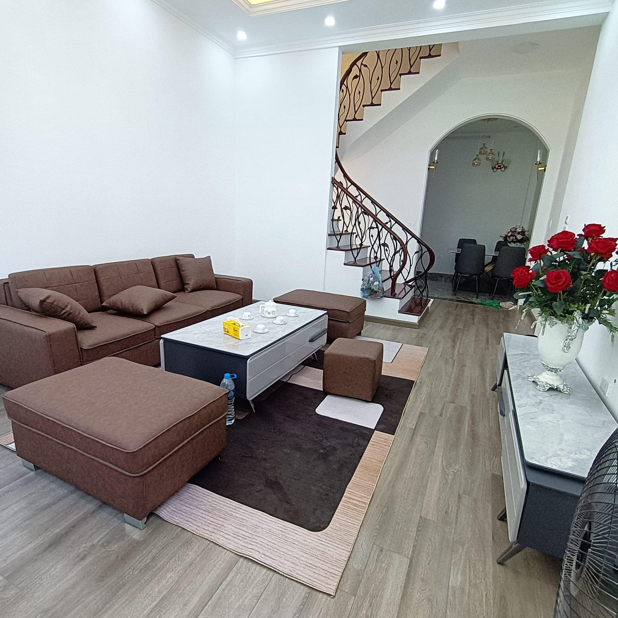 Bán nhà TT CẦU GIẤY KHU PHÂN LÔ VIP OTO TRÁNH 4Om2 x 5 tầng, Mt4,3m, chỉ 12 tỷ