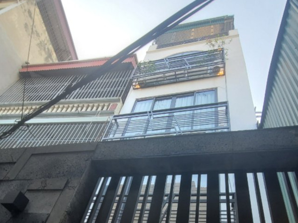 Ngôi nhà số 17 ngõ 201 Ngọc Lâm cần bán cách quận Hoàn Kiếm chỉ 7 phút đi xe ngoi-nha-so-17-ngo-201-Ngoc-Lam-can-ban