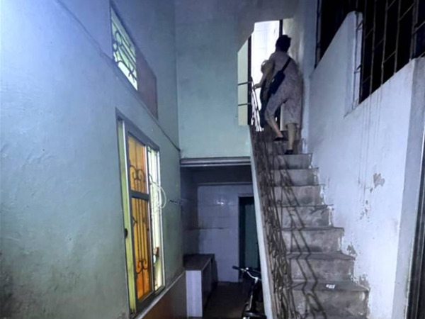 ngoi-nha-so-5-ngo-293-Ngoc-Lam-rao-ban