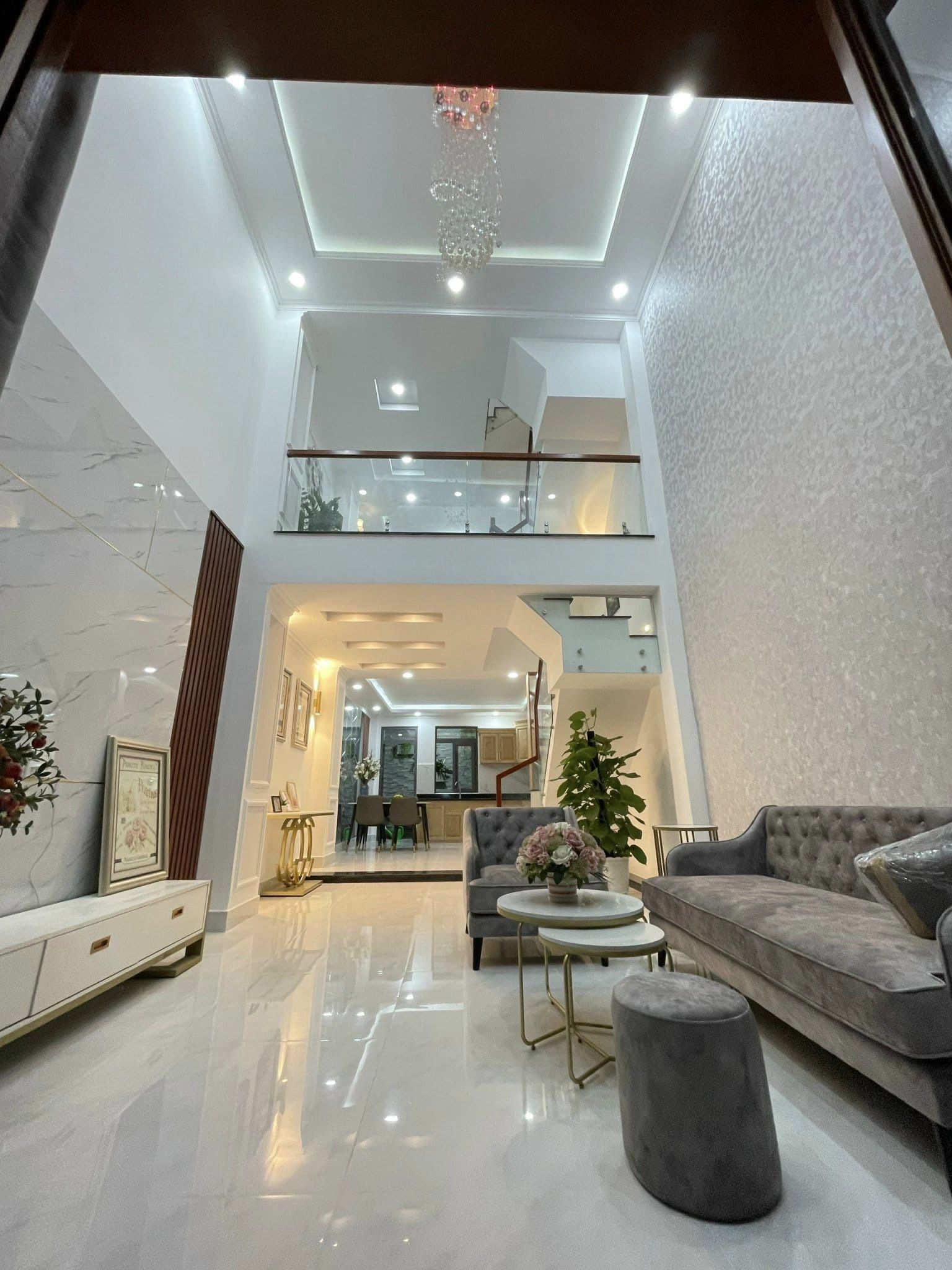 Bán nhà 45m2 phố Nghi Tàm, Tây Hồ Gara Ô tô tránh Dân xây 5 tầng 7.5 Tỷ