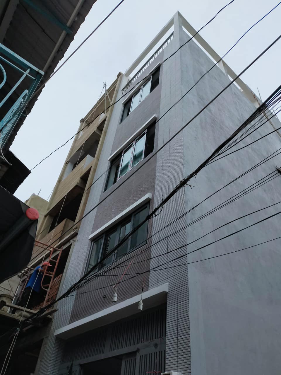 NHÀ 5 TẦNG - DANG CHO THUÊ 25TR/THÁNG.