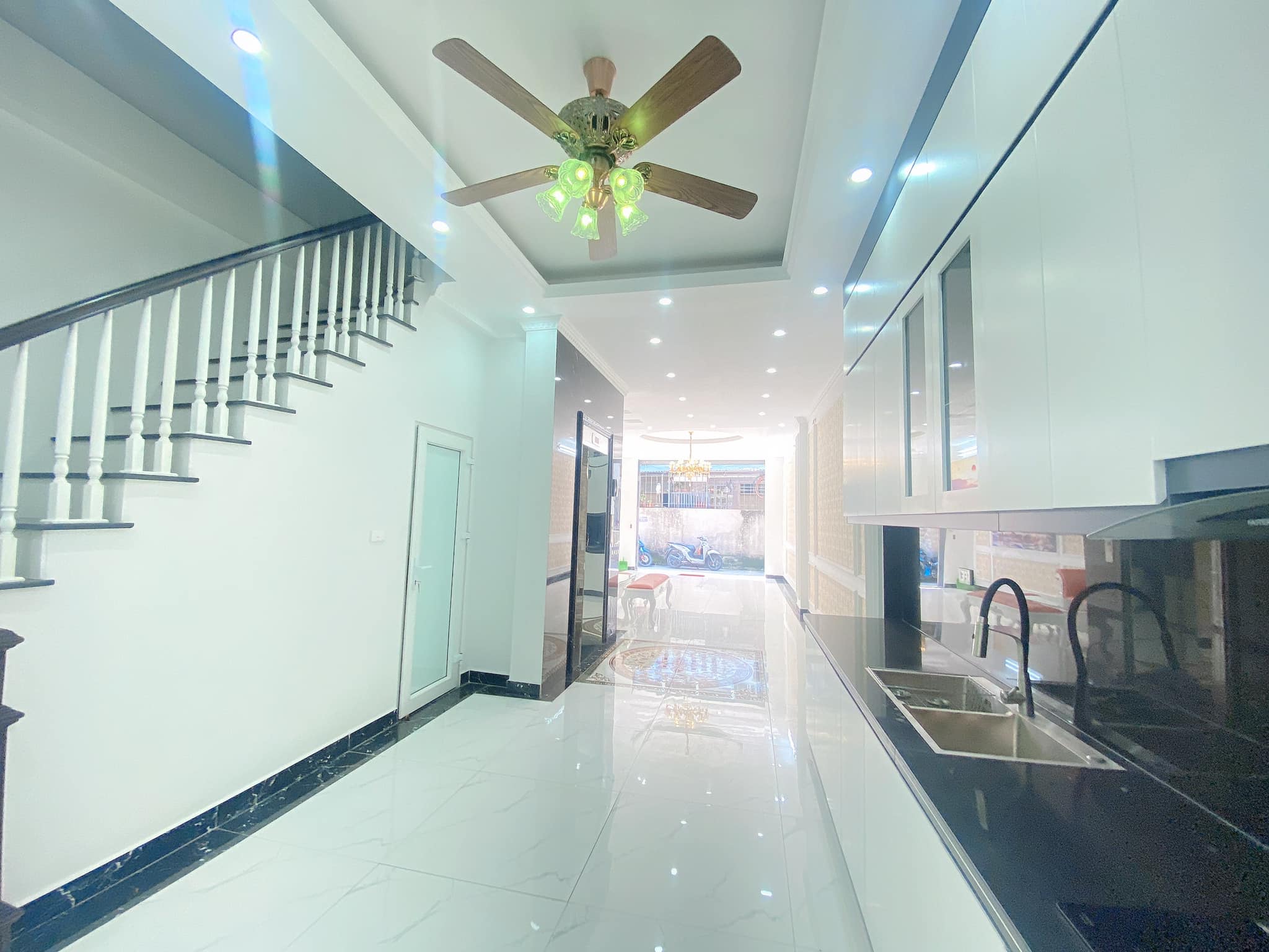 NHÀ ĐẸP - XÂY MỚI- THANG MÁY - OTO VÀO NHÀ - VỊ TRÍ ĐẸP - SỞ NỞ HẬU