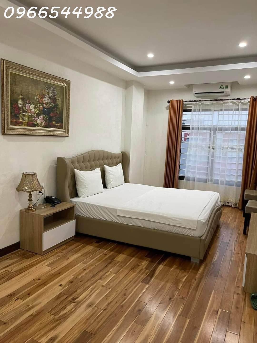 Bán khách sạn phố Cổ Linh, 19 tỷ, 7 tầng thang máy, doanh thu 200tr/ tháng