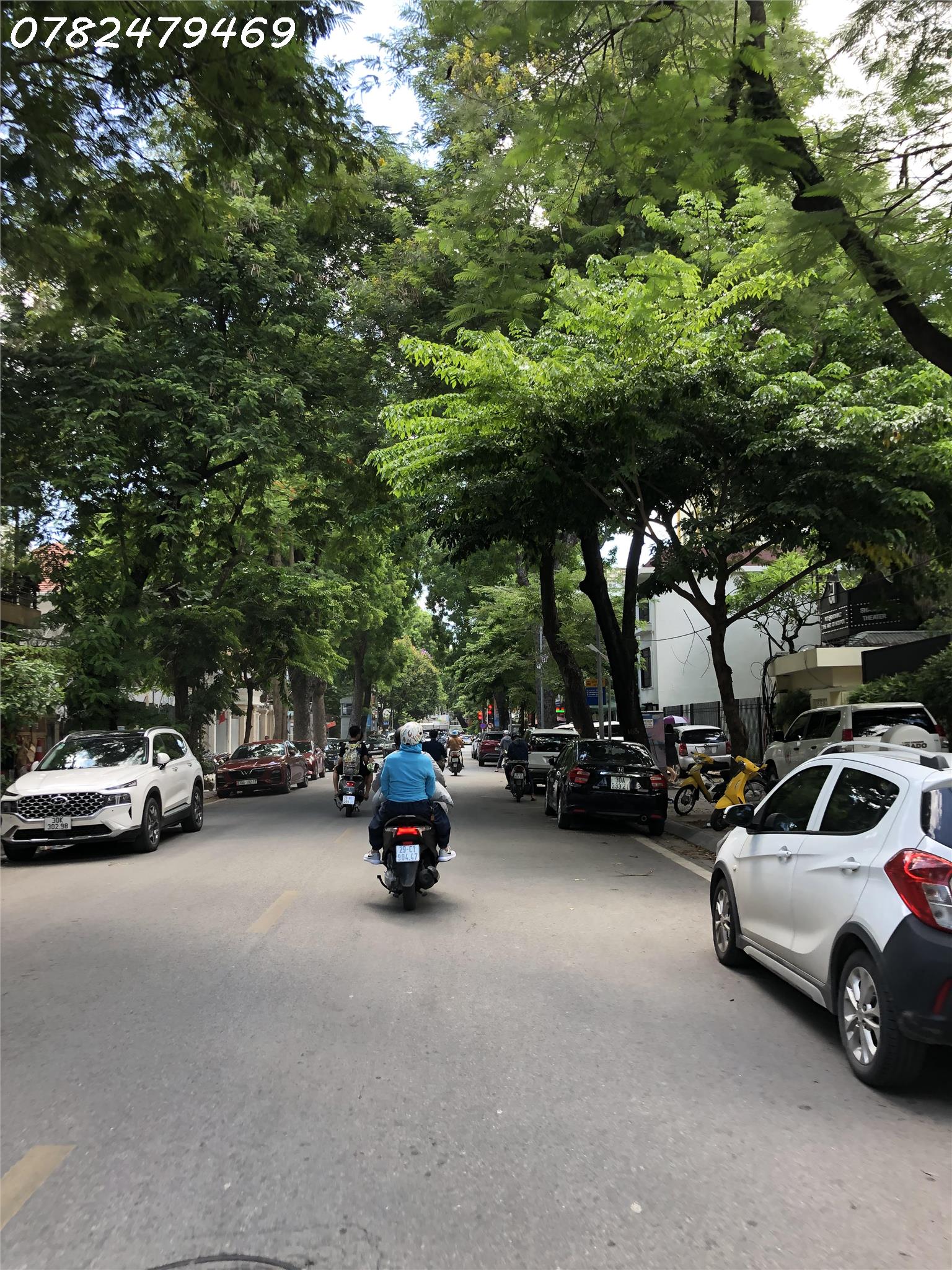 Mặt phố Nguyễn Du- Hai Bà Trưng diện tích 69m2, mặt tiền 4.5m, giá 40 tỷ vỉa hè rộng 2 chiều.