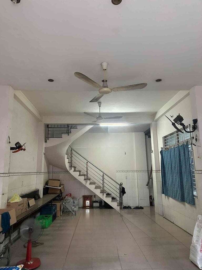 HIÊM! NHÀ HẺM OTO 5,5m x 10m x 4 tấm CMT8 chỉ 150 triệu/m².