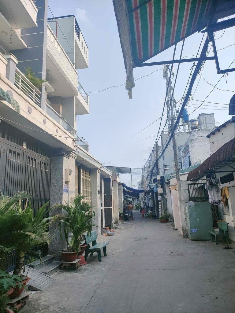 Bán đất, DT 8x18m đông bắc, p tch, q12. Có 14 phòng thu 30tr/th - 7tỷ4