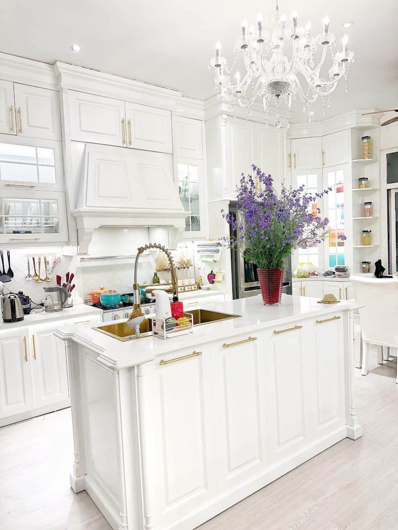 Chính chủ cần bán nhà 2 mặt phố gần cầu Vĩnh Tuy: 120m x 5T, MT: 6m, có gara, sân vườn, tiểu cảnh