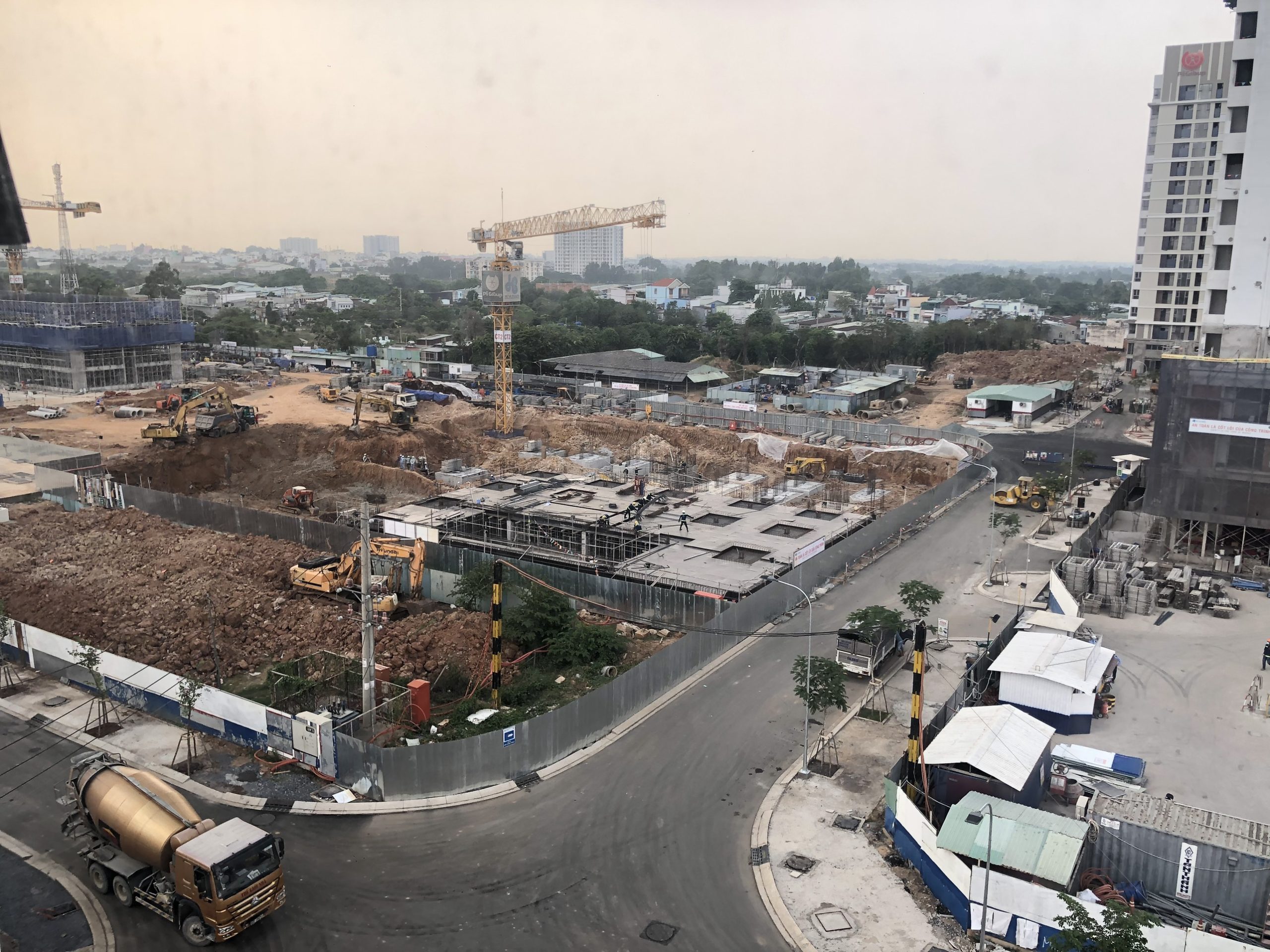 Cần bán gấp căn 2 PN 60m2 view nội khu. tặng nội thất mới mua chưa sử dụng. Tầng 12.