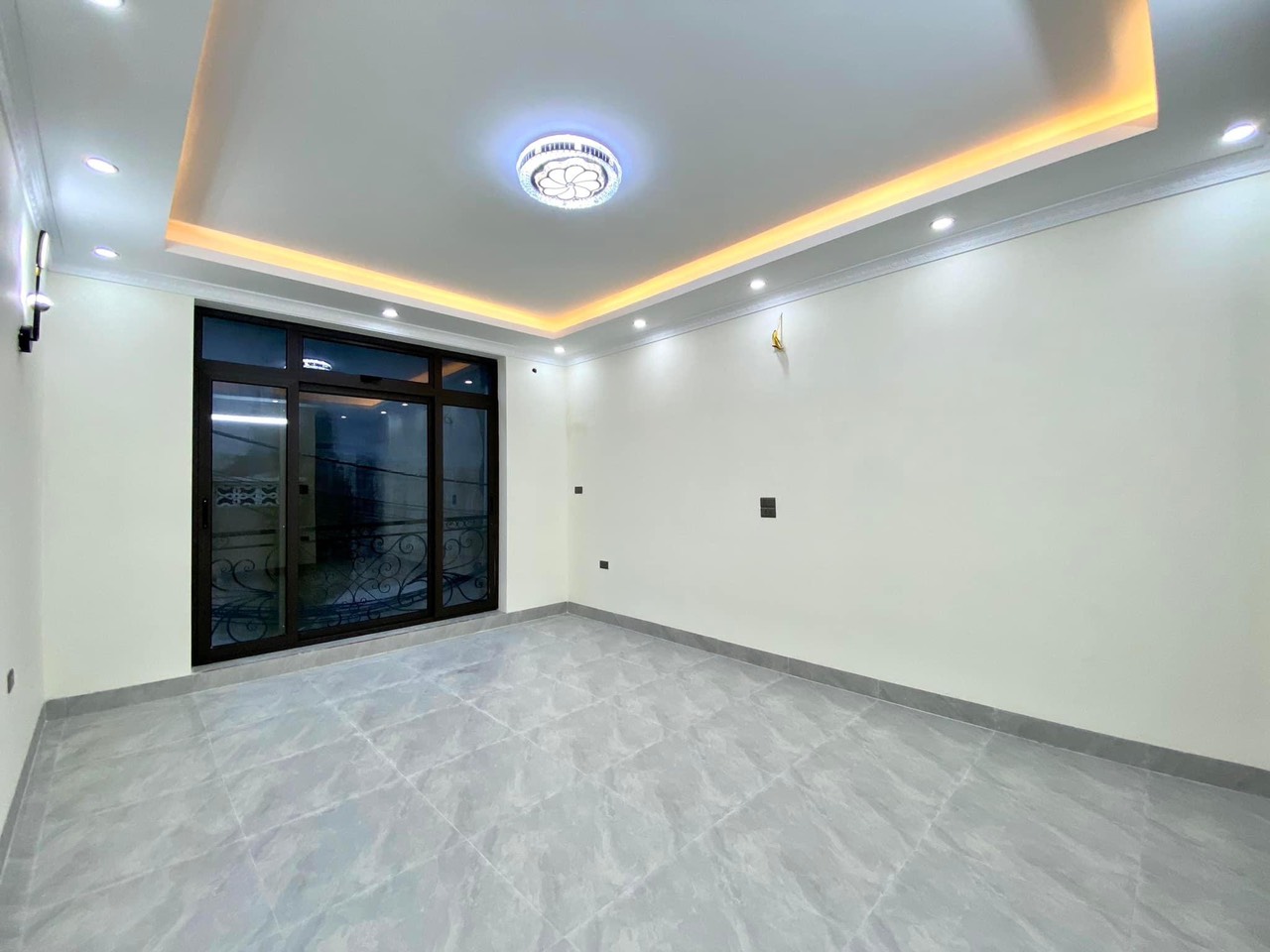 Nhà cực đẹp phố Tư Đình,DT 55M; MT 4M,cách 1 nhà ra ô tô tránh,ngõ nông.Nhỉnh 5 tỷ