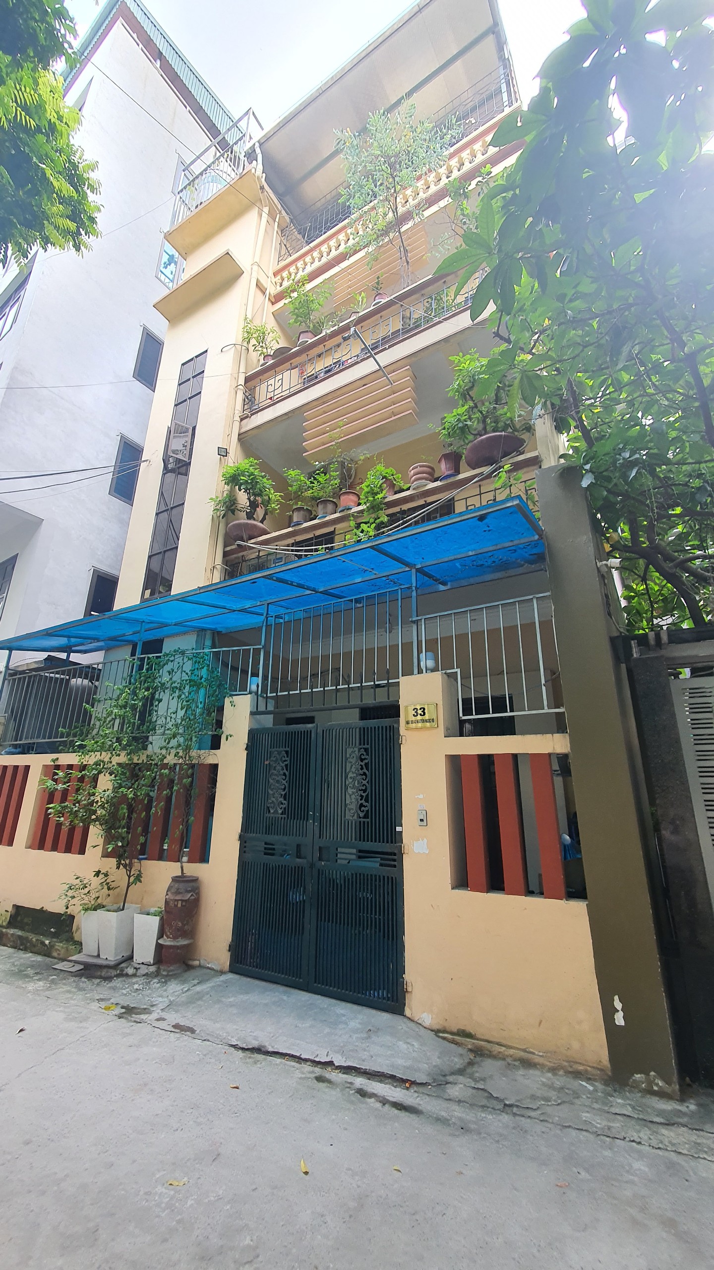 Bán Đất mặt hồ Hoàng Cầu, Vị trí Đẹp, Hiếm với 2 mặt tiền ô tô tránh. 279m, Mt 8m, 88 Tỷ. KDoanh gì cũng hợp