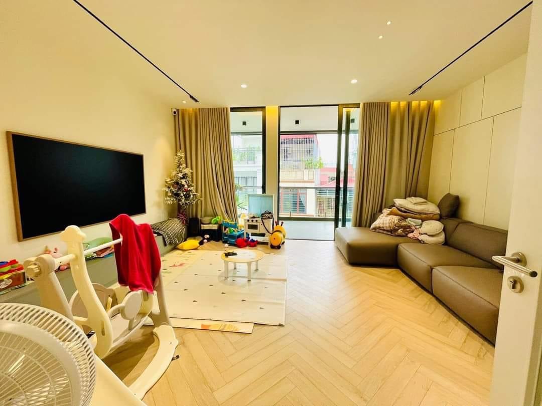 Nhà mặt phố Lý Sơn, 50M, MT 5M,vỉa hè rộng,KD đỉnh,phân lô 2 thoáng.Nhỉnh 8 tỷ