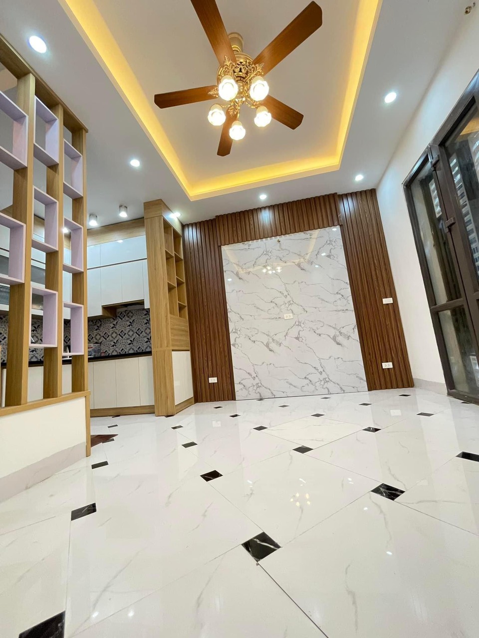 Bán nhà đường Đông Thiên, 48m x5T - Ô TÔ ĐỖ CỬA - LÔ GÓC