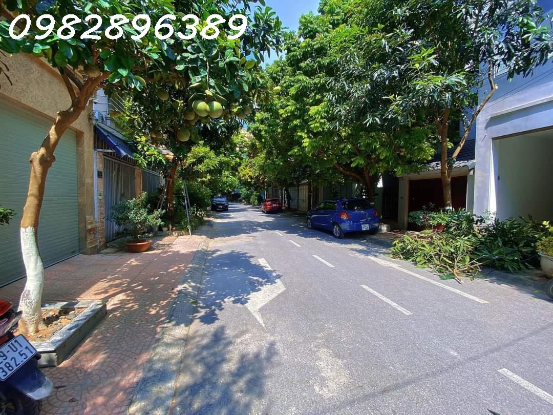 CẦN BÁN GẤP NHÀ PHỐ TÔN ĐỨC THẮNG 105M, 5T, GARA Ô TÔ, 22.3 TỶ.