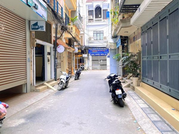 Bán Nhà LÔ GÓC #HOÀNG_QUỐC_VIỆT Cạnh XE TẢI TRÁNH ĐỖ 5m. Mt Rộng. Nhiều ngủ, 1 Khách. 4.2tỷ