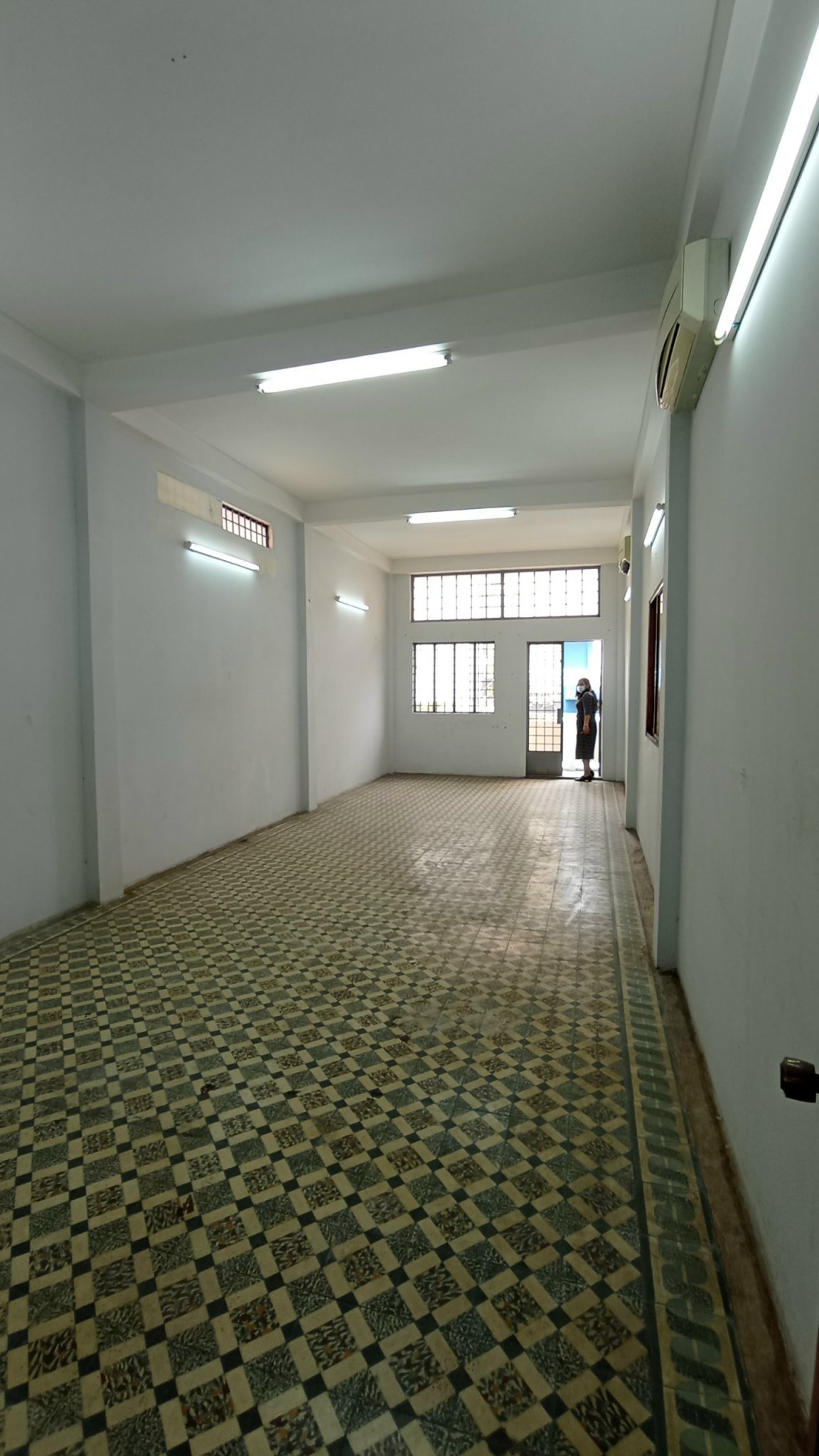 Cần tiền Bán nhà MTNB đường Lạc Long Quân, P.5, Quận 11 với 9.9 tỷ