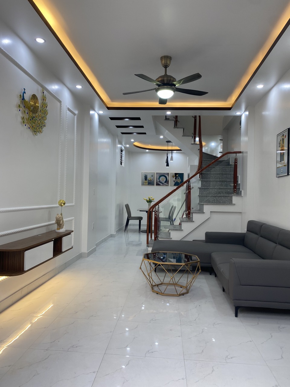 Bán nhà Ngô Gia Tự, 41m 3 tầng mới GIÁ 2.38 tỉ cách mặt đường 20m