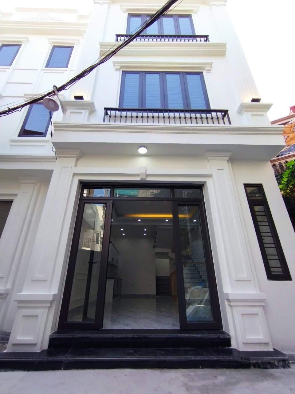 Bán nhà đường Miếu Hai Xã, diện tích 52m hướng Đông Bắc, mới tinh, GIÁ 2.35 tỉ