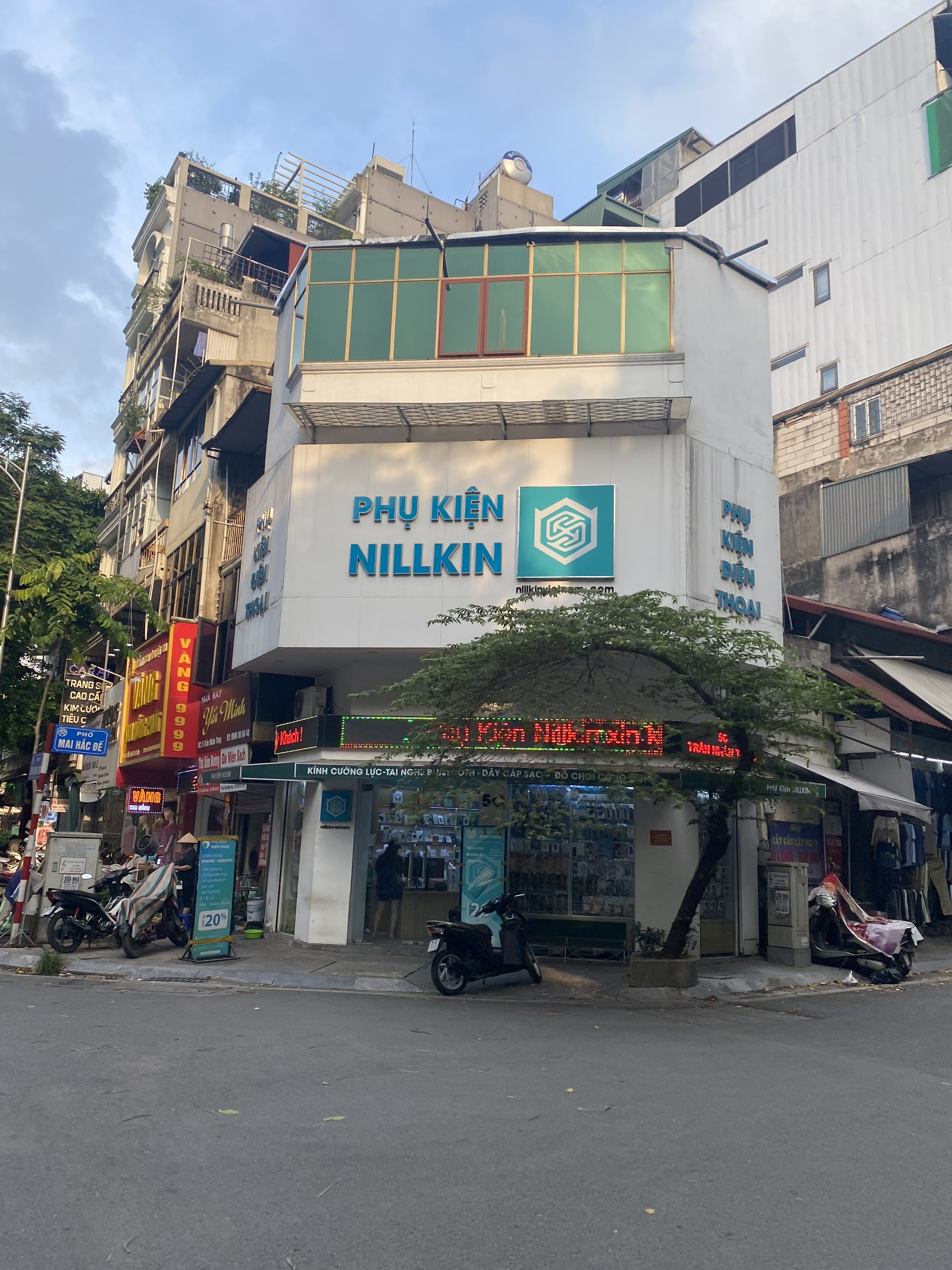 Cho thuê MBKD mặt phố Lê Thanh Nghị vị trí đẹp mặt tiền 7m