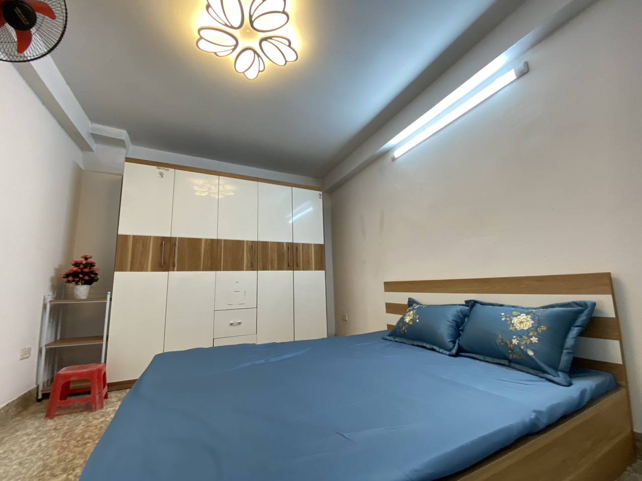 Bán nhà Hồng Mai 3.5 tầng, Dt gần 20m, giá 1.2 tỷ. có ra lộc.