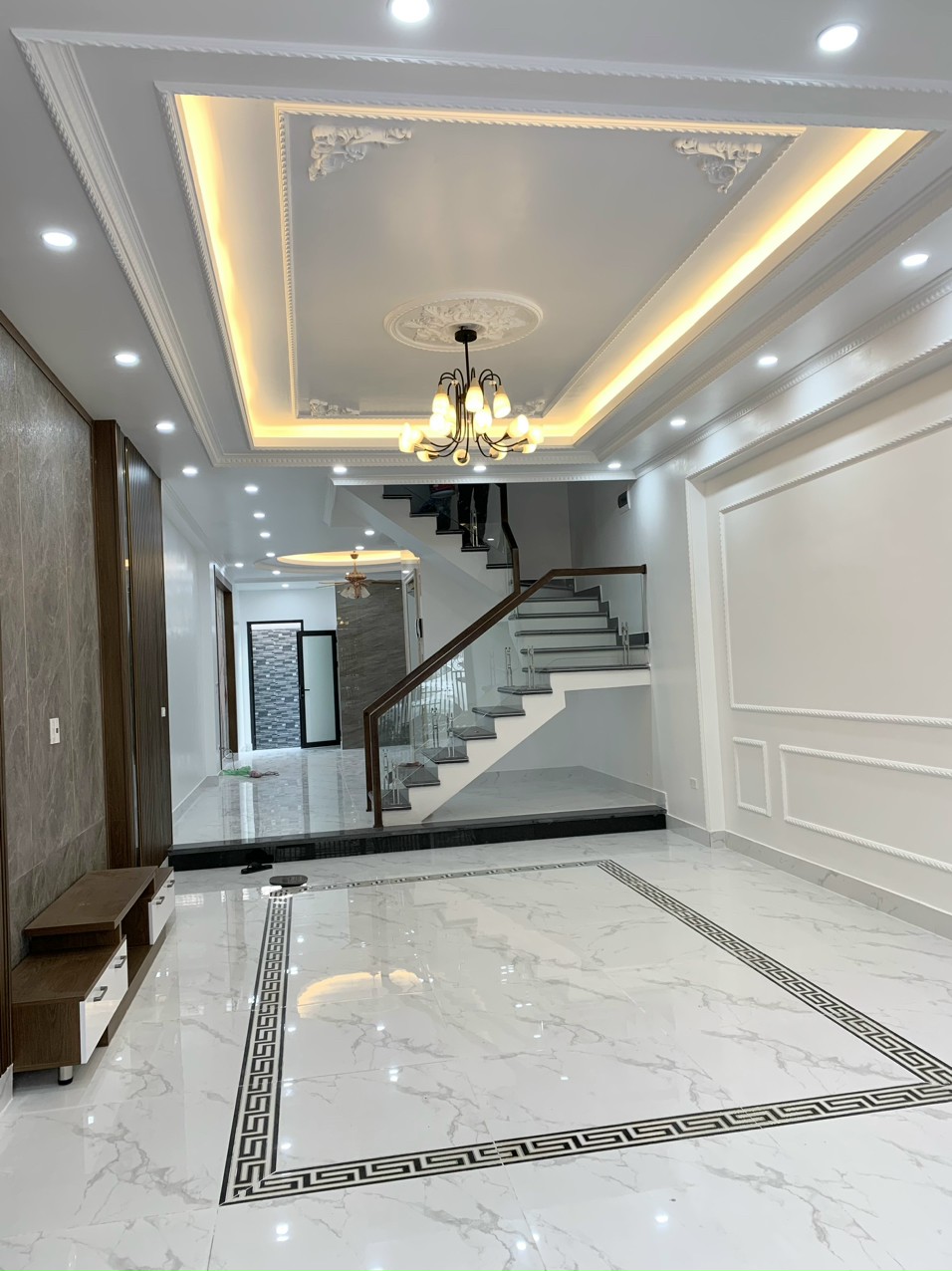 Bán nhà mặt đường Tây Trung Hành có thang máy cực đẹp GIÁ 8 tỉ