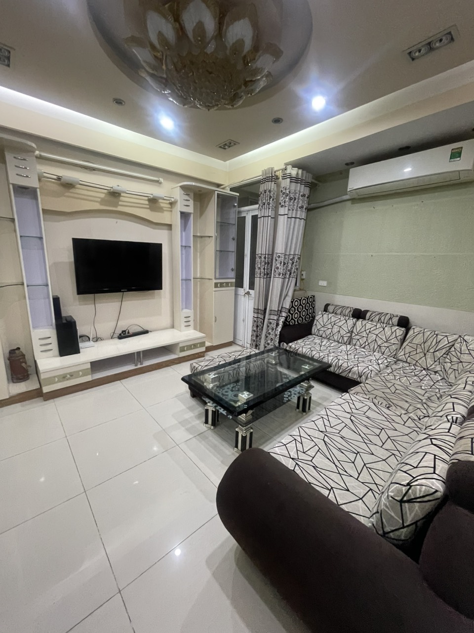 Bán nhà Thiết Kế Tinh Sảo Ngõ Đội Cấn 4,9 tỷ 60m2 x 6 tầng, về ở luôn.