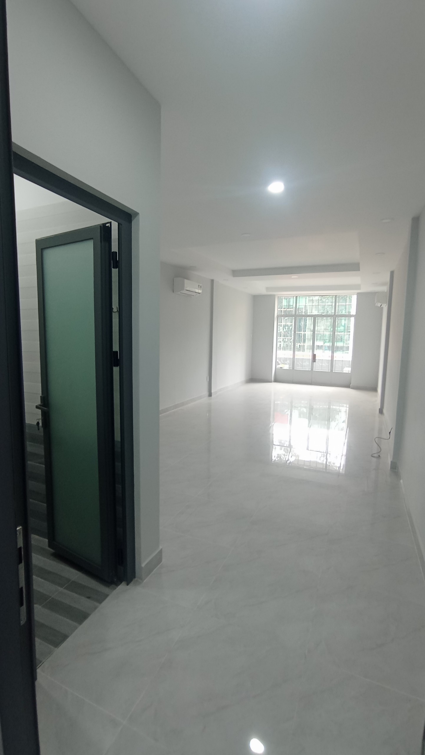 Cho thuê VP lầu 2,3,4 MT 125 An Dương Vương, P8, Quận 5.