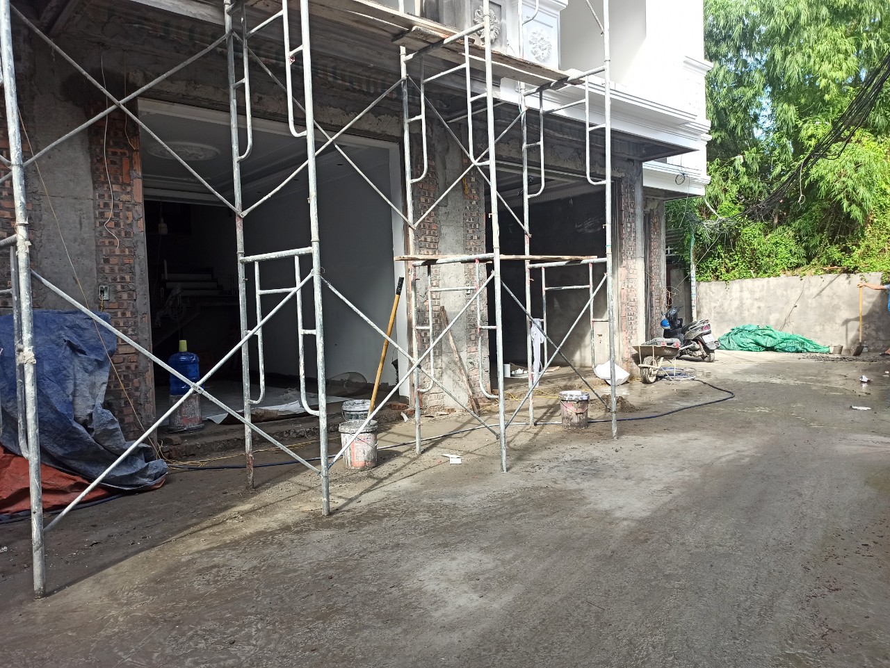 Bán nhà xây mới ngõ ô.tô Phố Hồ Sen , 46m 4 tầng GIÁ 3.8 tỉ lô góc vô cùng đẹp