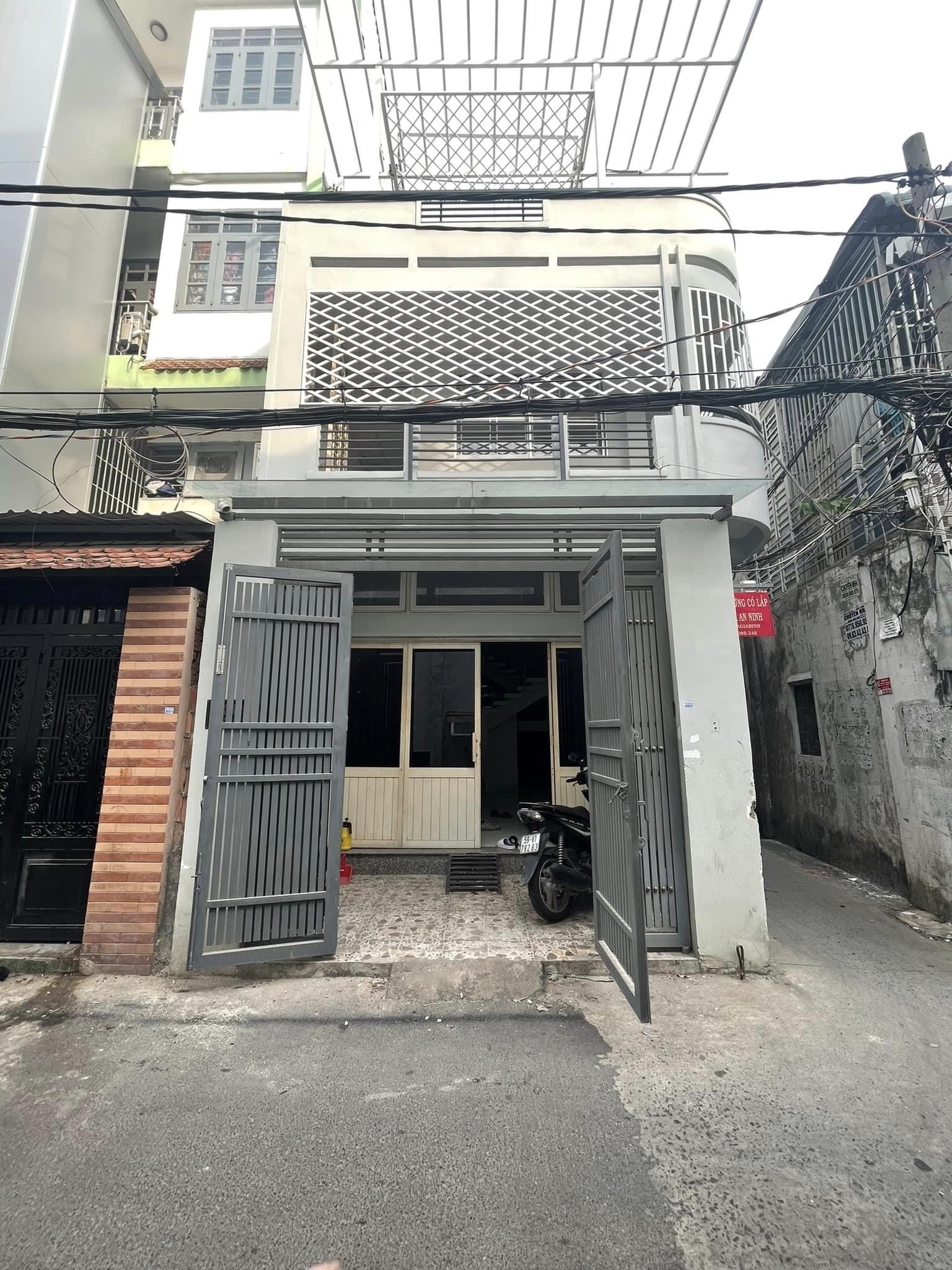 BÁN NHÀ căn gốc 2 mặt tiền.