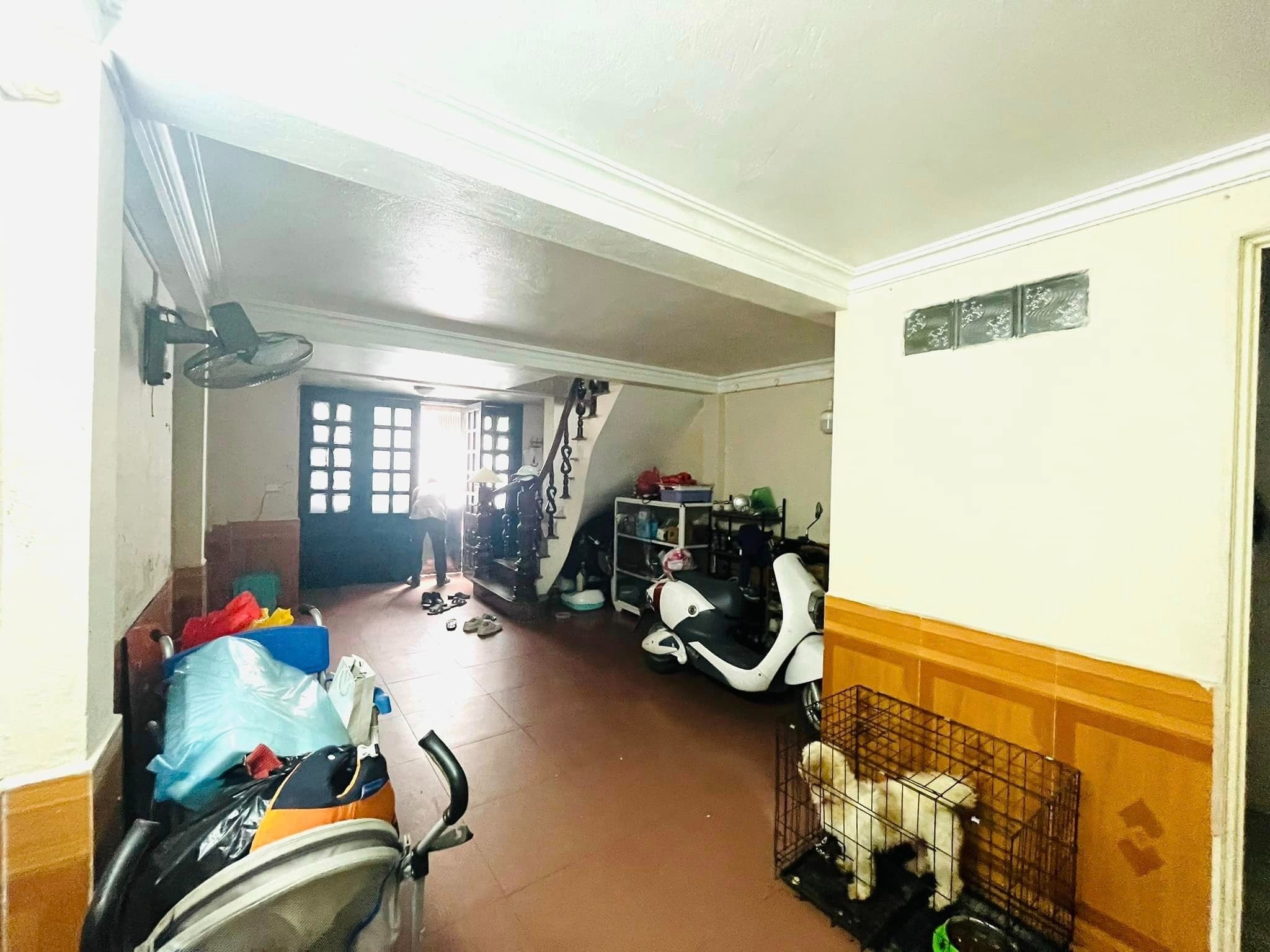 Bán nhà số 3 Ngõ Láng Hạ, Phân lô ô tô, 10M mặt phố: 47M2, MT 4.3m, 5.9 TỶ - sầm uất