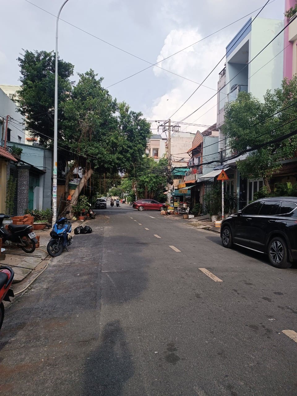 Nhà ít người nên cần bán nhanh nhà Hẻm xe tải, 4 tấm, 5 PN, 50m2 Hương lộ 2.