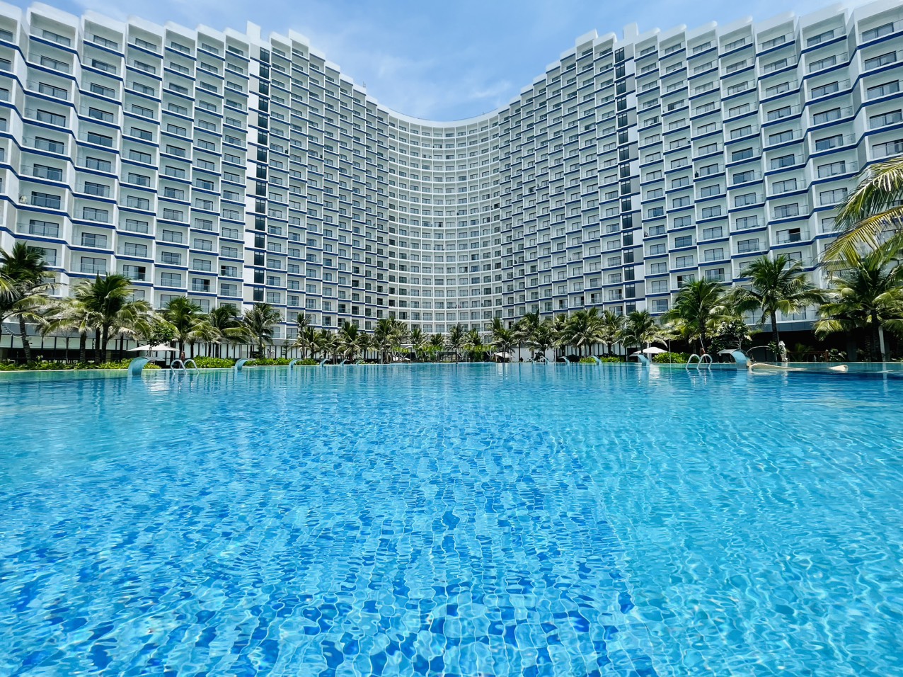 Cần tiền gấp bán nhanh suất ngoại giao căn hộ view biển đẹp dự án Arena Cam Ranh giá thấp. Căn thiết kế 1 phòng ngủ,