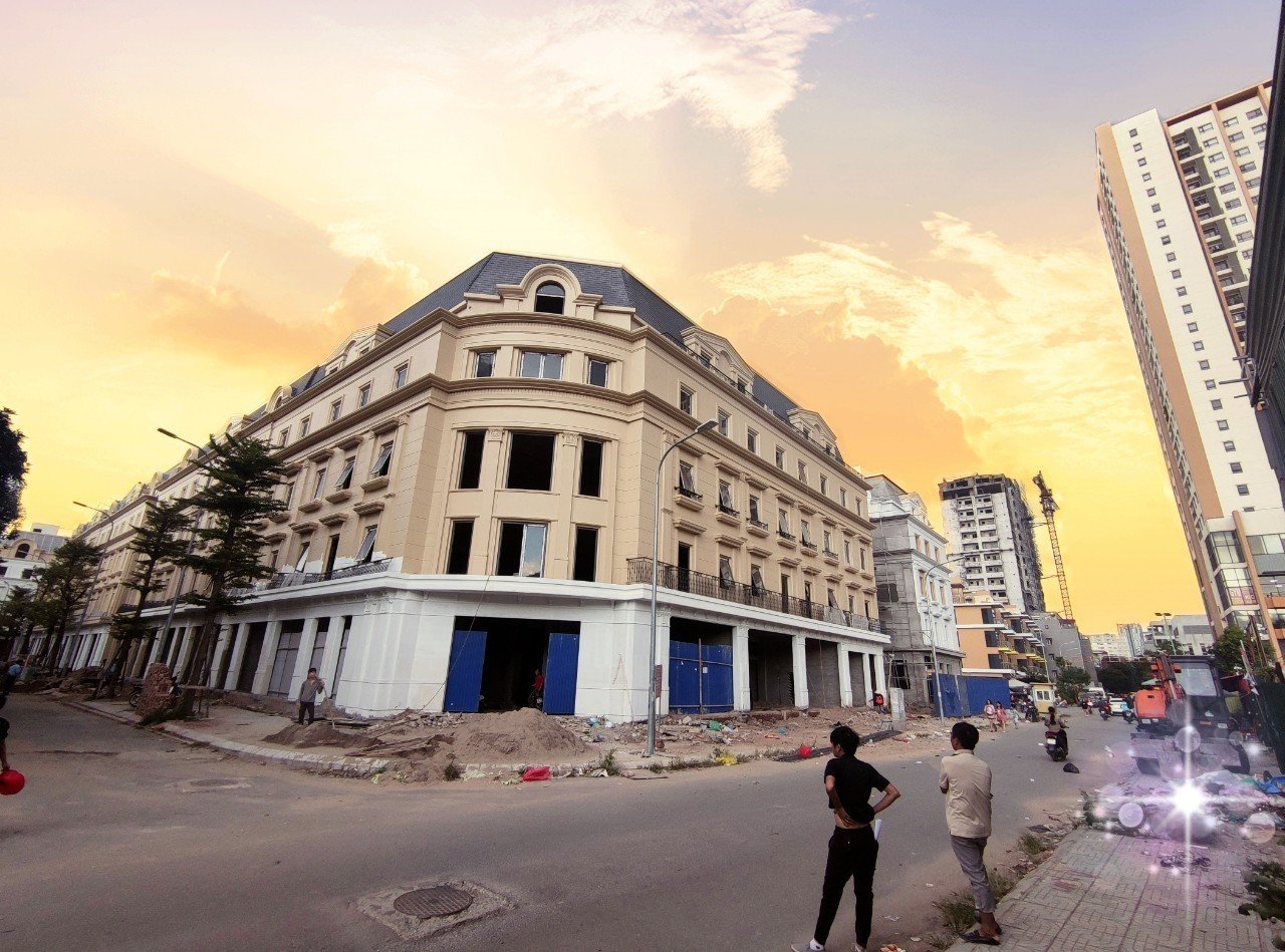 Cận cảnh "Nước rút" tiến độ xây dựng dự án Rue De Charme