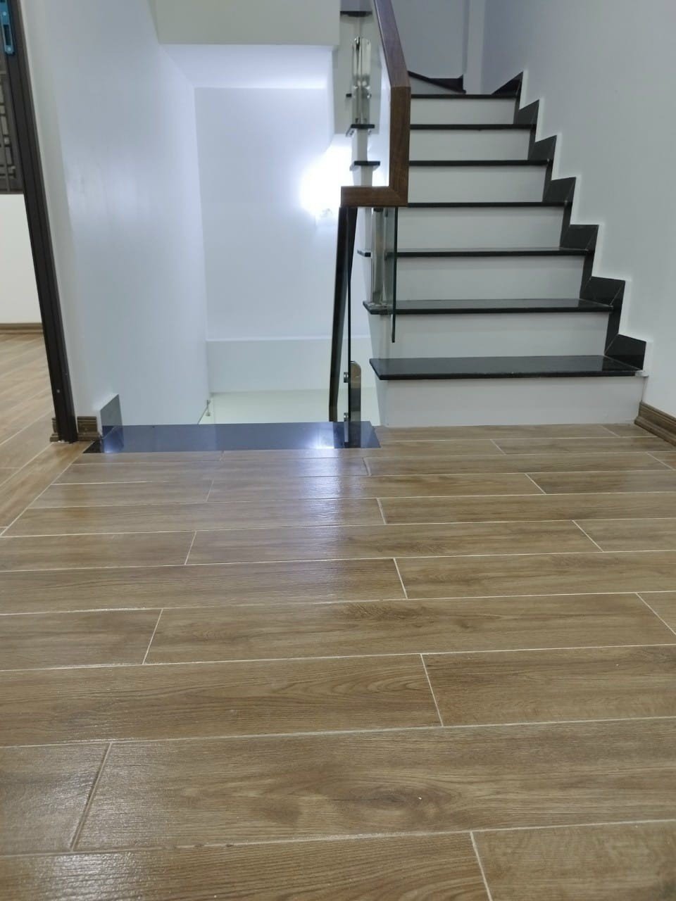 Bán nhà xây mới ngõ 411 Thiên Lôi, diện tích 48m 4 tầng, GIÁ 2.85 tỉ ngay cạnh AEON