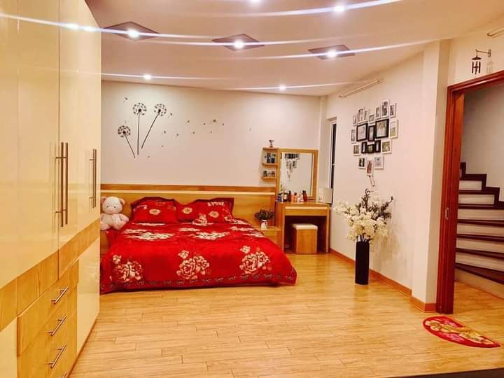 Nhà đẹp long lanh Pháo Đài Láng, quận Đống Đa, gần phố, chủ tặng full nội thất, chỉ 6.7 tỷ