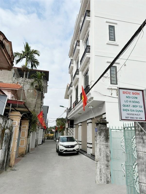 Bán nhà đường Ngô Gia Tự 4 tầng mới tinh, ngõ ô.tô GIÁ 3.7 tỉ gần Cát Bi