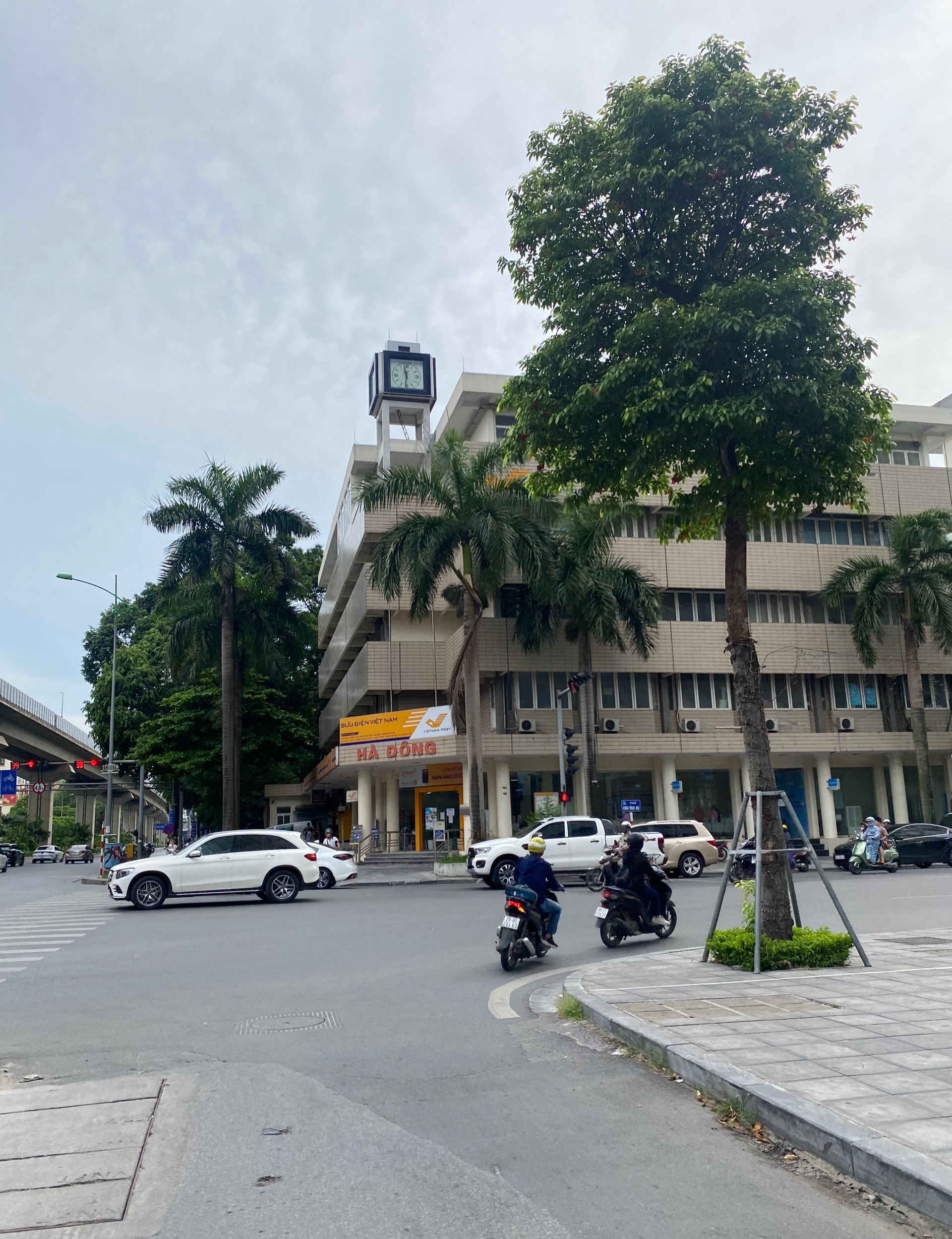 Nhỉnh 2 tỷ Vạn Phúc Hà Đông, kinh doanh, mặt tiền 5.2m, nhà 2 tầng ở ngay