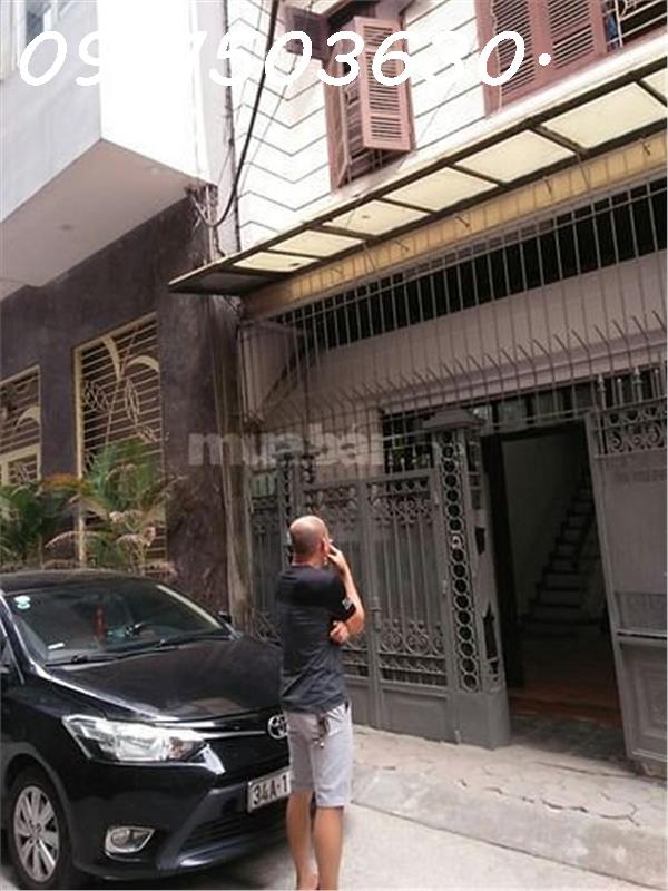 Gia đình cần cho thuê nhà 3 tầng ngõ 71 Láng Hạ, Ba Đình, Hà Nội.