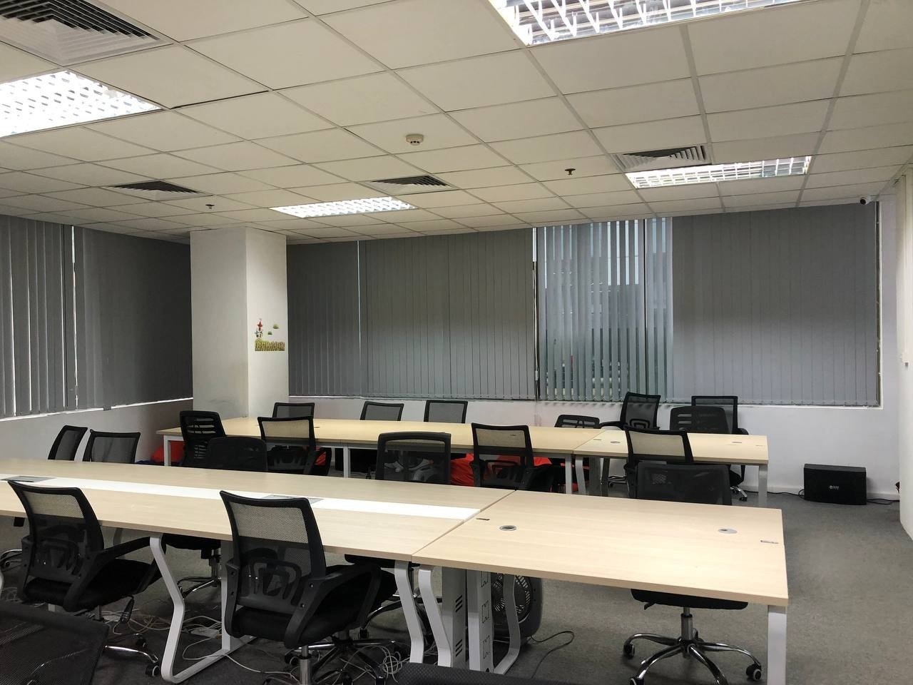 Gấp! Cho thuê văn phòng 178m2 full nội thất đẹp tòa Hoàng Linh, Duy Tân, Cầu Giấy