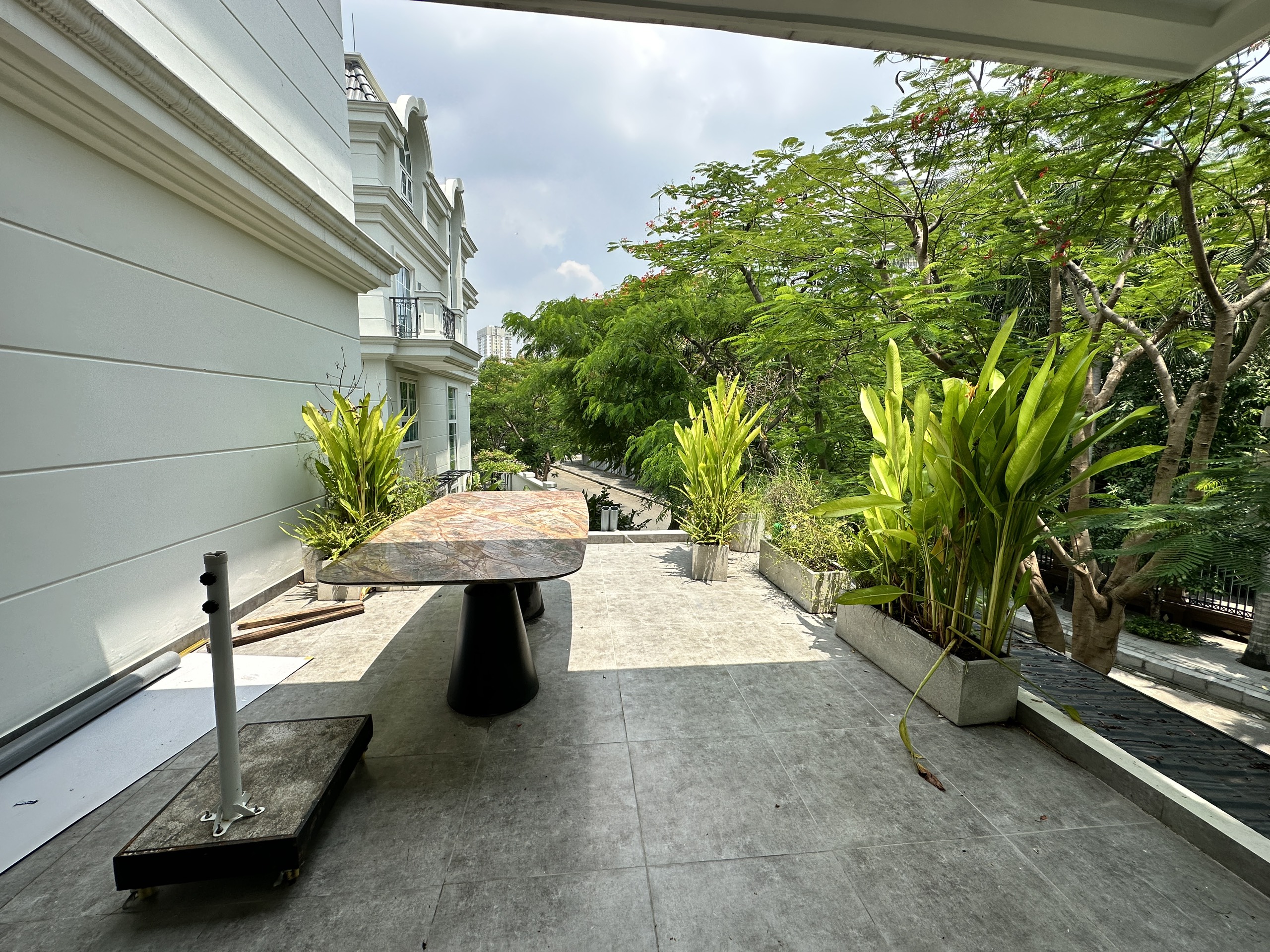 Văn phòng trong Villa 200 Nguyễn Văn Hưởng, Thảo Điền