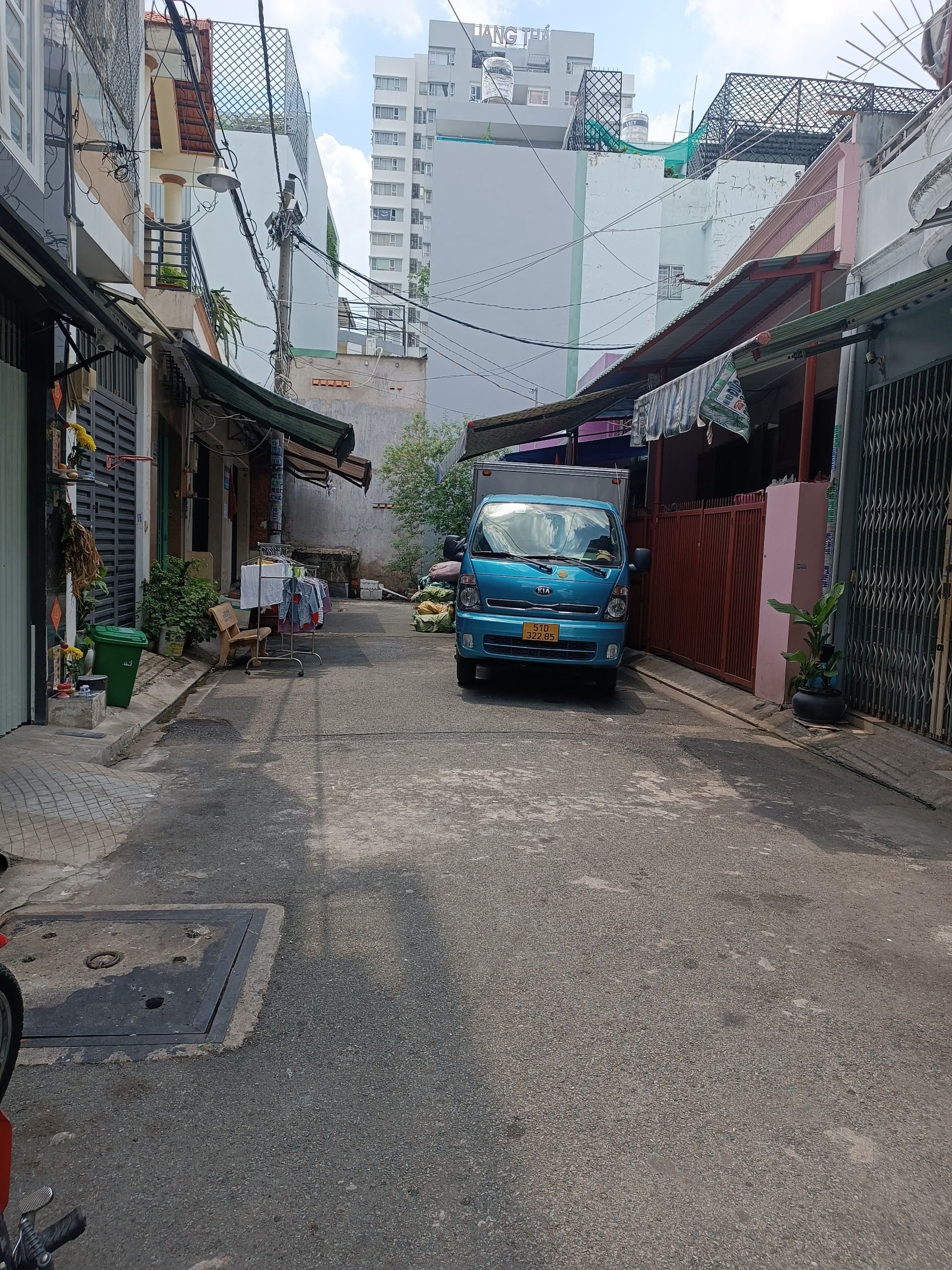 Đổi địa điểm làm việc cần bán nhanh nhà Hẻm xe hơi 5x17 Hòa Bình Tân Phú.