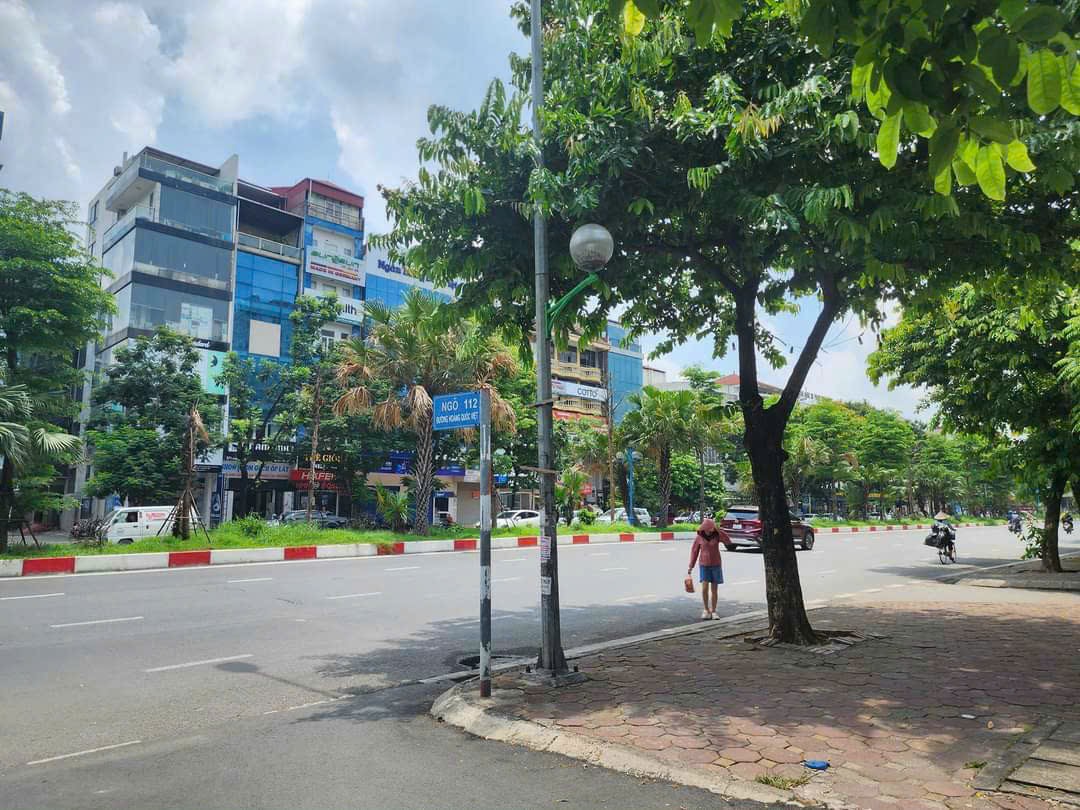 BÁN NHÀ HOÀNG QUỐC VIỆT- CẦU GIẤY. PHÂN LÔ VIP - NGÕ THÔNG KINH DOANH VP, SPA. Diện tích 54m2 5 TẦNG MT 5,8M