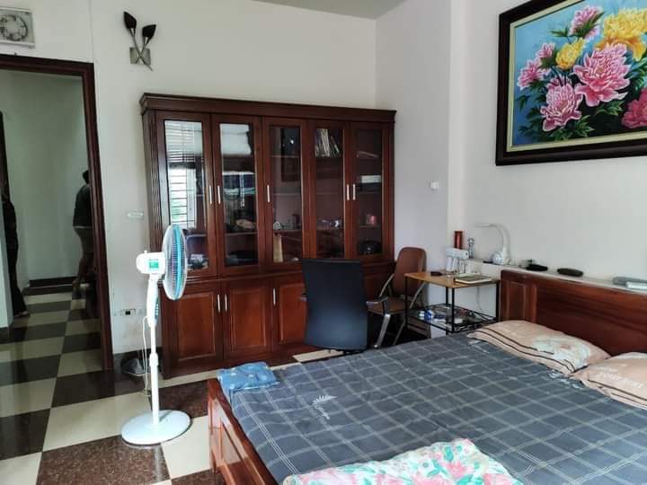 NHÀ CẦU GIẤY, DÂN XÂY BỀN ĐẸP, LÔ GÓC, Ô TÔ ĐỖ CỬA, TẶNG FULL NỘI THẤT, 72M, HƠN 6 TỶ